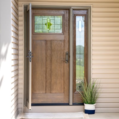 Glass in Entry Door with One Decorative Sidelite Image