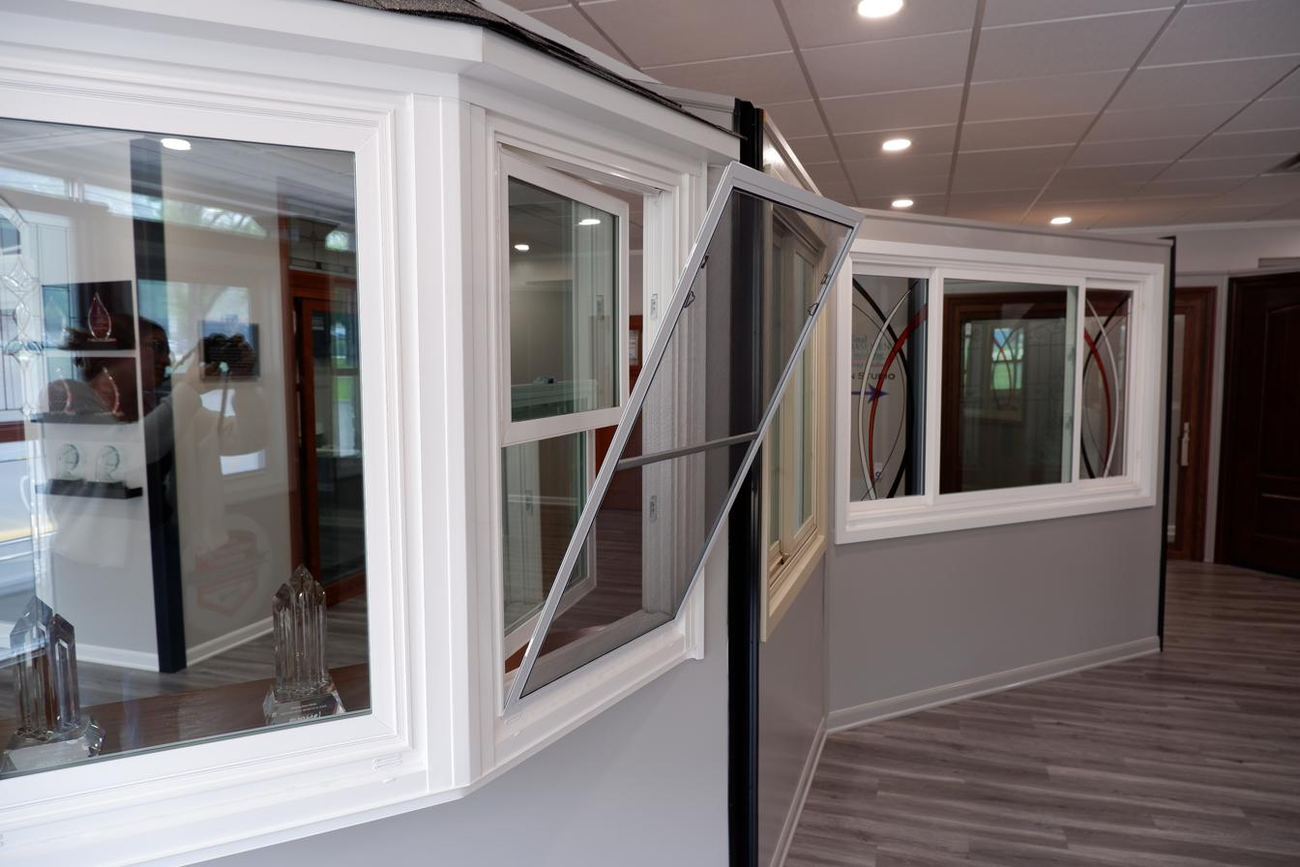 Full-size working window displays open in real openings